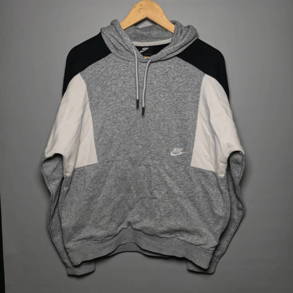 Nike Hoodie สีเทา เสื้อฮู้ดแขนยาว โลโก้ปัก มือสอง ของแท้