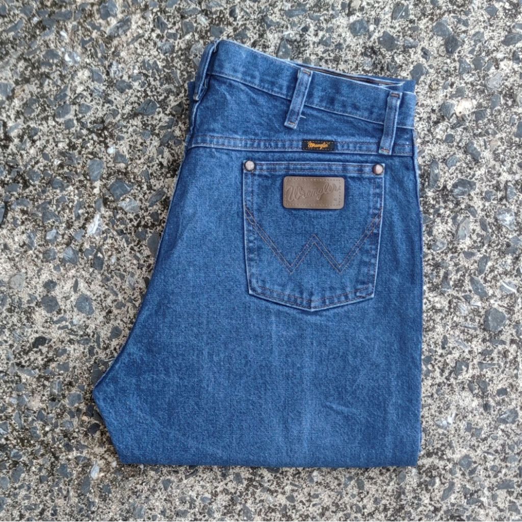 W32/37 กางเกงยีนส์มือสอง Wrangler รุ่น 13MWZPW เอววัดจริง 37" ยาวทั้งตัว 47" ปลายขา 8.4" ผลิต Mexico