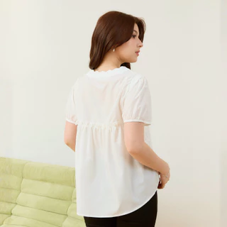 Glucoat | [A615/A822] เสื้อแขนสั้น คอกลมแต่งหยัก แต่งลายเทปฉลุ หน้าสั้นหลังยาว ด้านหลังเป็นสม็อก