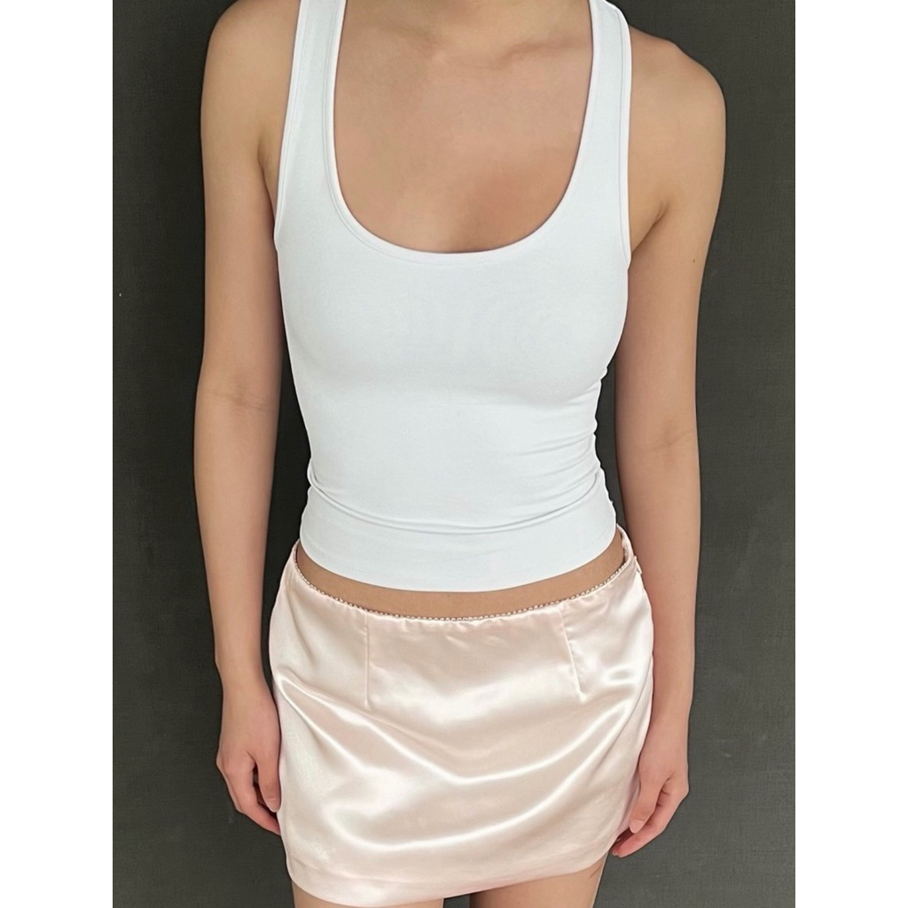 Sea Mists Essential Low-Waisted Skirt กระโปรงสั้นผ้าซาตินขอบเอวลูกไม้