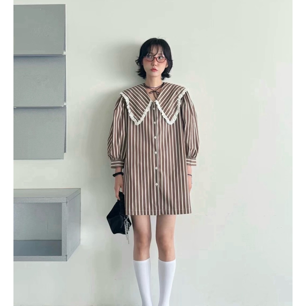 [8766] เดรสสั้นสีน้ำตาลลายทางคอปก