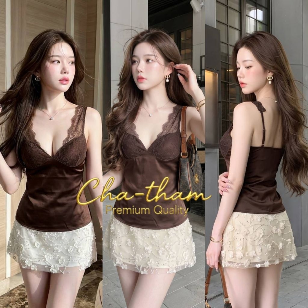 Cha-tham SET 2 ชิ้นเสื้อสายเดี่ยวแต่งลูกไม้ช่วงอก กระโปรงเอวต่ำสีครีมแต่ง detail ดอกไม้และปักเลื่อม