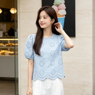 QKshop เสื้อเบลาส์ปักฉลุผู้หญิง แขนพองสั้น คอกลม ด้านหลังมีปุ่มรูเปิด ทรงหลวม เหมาะพลัสไซส์ #เสื้อผ้าทรงหลวม
