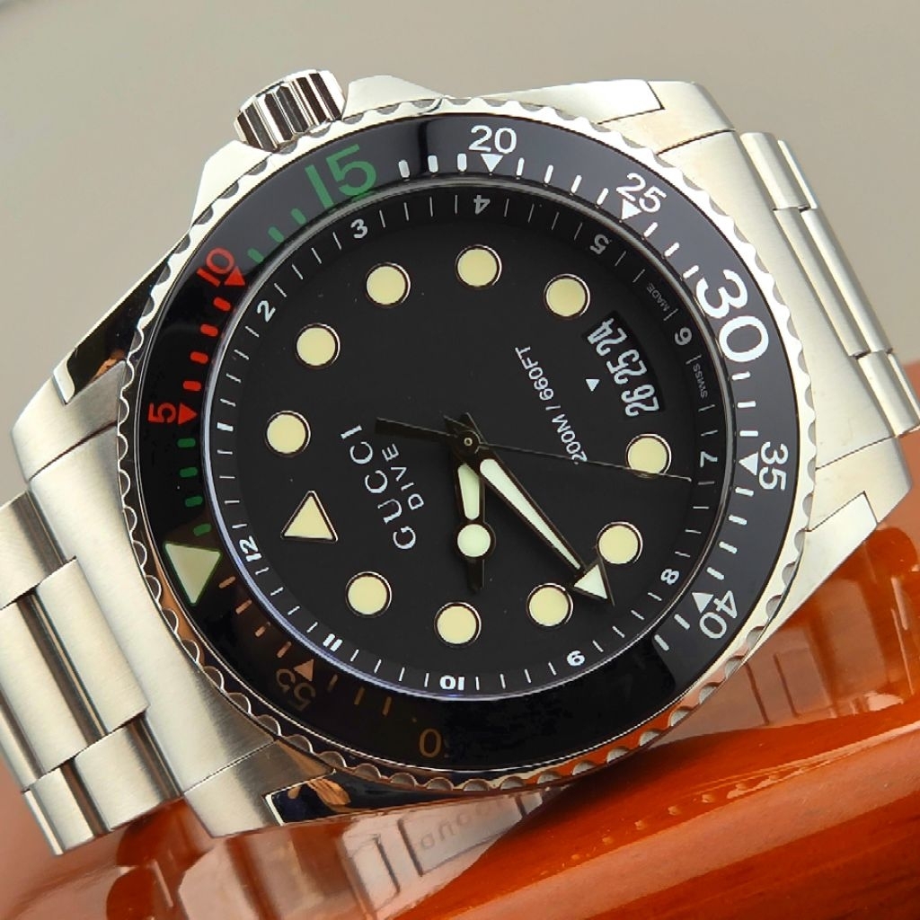 Gucci Dive XL Black Dial Stainless Steel Mens Watch YA136208