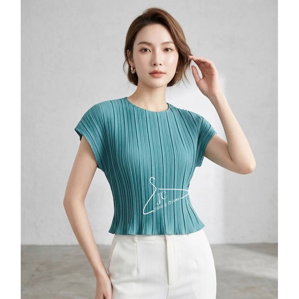 Jubbie&Chrissie : เสื้อครอปสีพื้นแขนล้ำ อก Freesize ยาว 19 นิ้ว crop