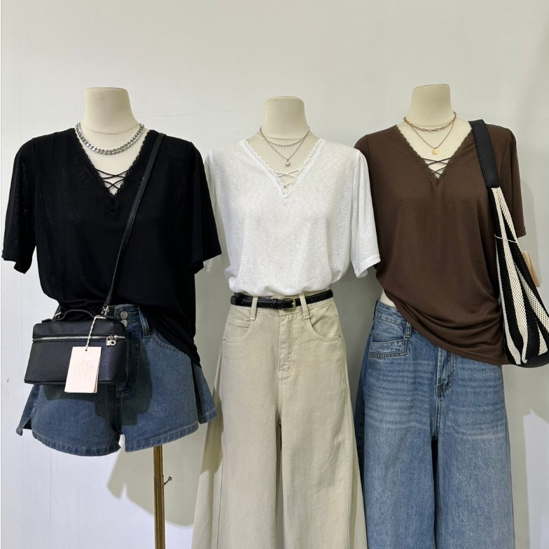 M2260 เสื้อคอวีดีเทลไขว้หน้า แต่งลูกไม้เบาๆ สไตล์มินิมอล ใส่สบาย แมทช์ง่ายได้ทุกลุค เบสิคไอเท็มที่สาวๆ ต้องมีติ