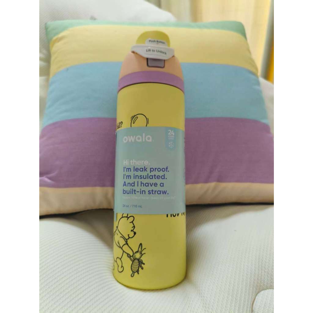 แก้วน้ำ Owala รุ่น FreeSip ขนาด 24oz ลายวินนี่เดอะพูห์ ของแท้ ทำจากสแตนเลสเก็บความร้อน พร้อมหลอดดูด