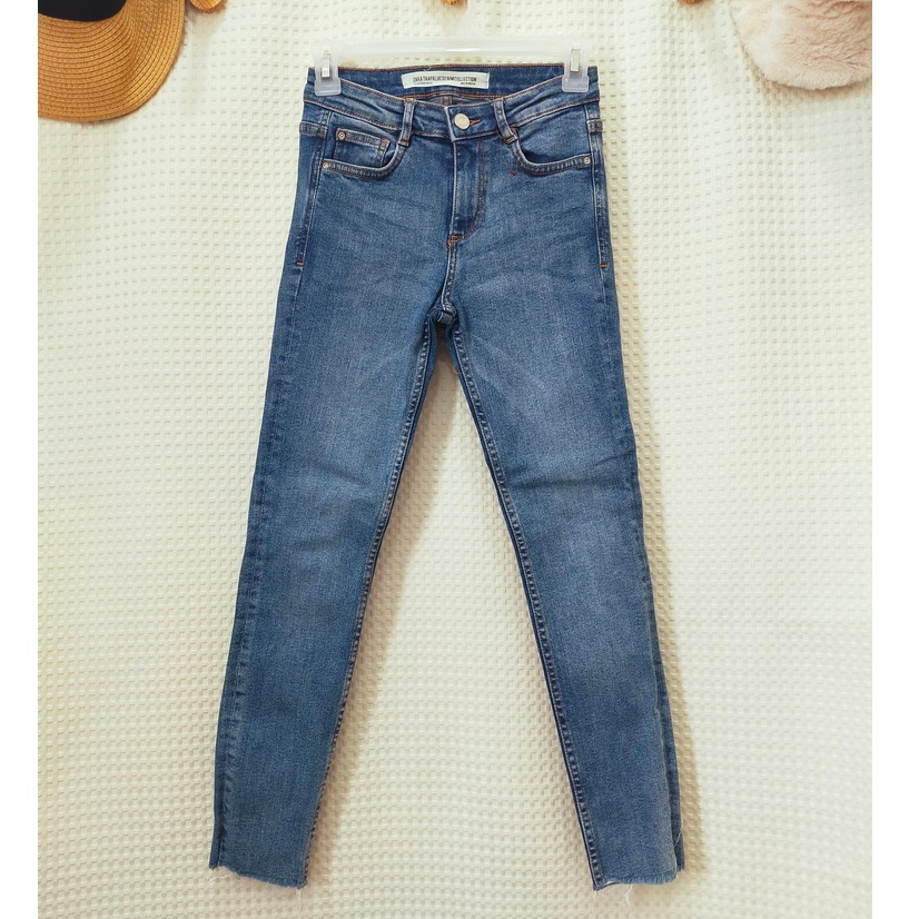 ZARA เด็ก150cm กางเกงยีนส์ขายาวเด็ก น่ารักสียีนส์ ลำลองสวยใส่สบาย มือสองสภาพใหม่ ขนาดไซส์ดูภาพแรกค่ะ