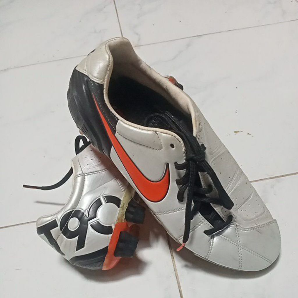 รองเท้าสตั๊ด Nike Total 90 (T90) Laser III