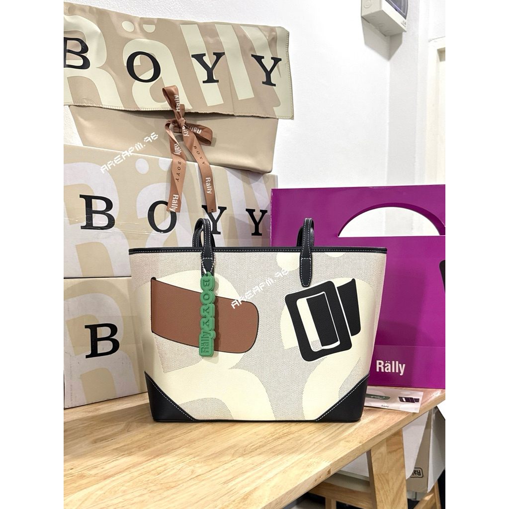 Rally x BOYY Buckle Up! Tote - กระเป๋าทรง Tote Bag รุ่น Limited จาก Rally x BOYY ***พร้อมส่ง ครบกล่องไม่แกะ+ซ้อนกล่อง
