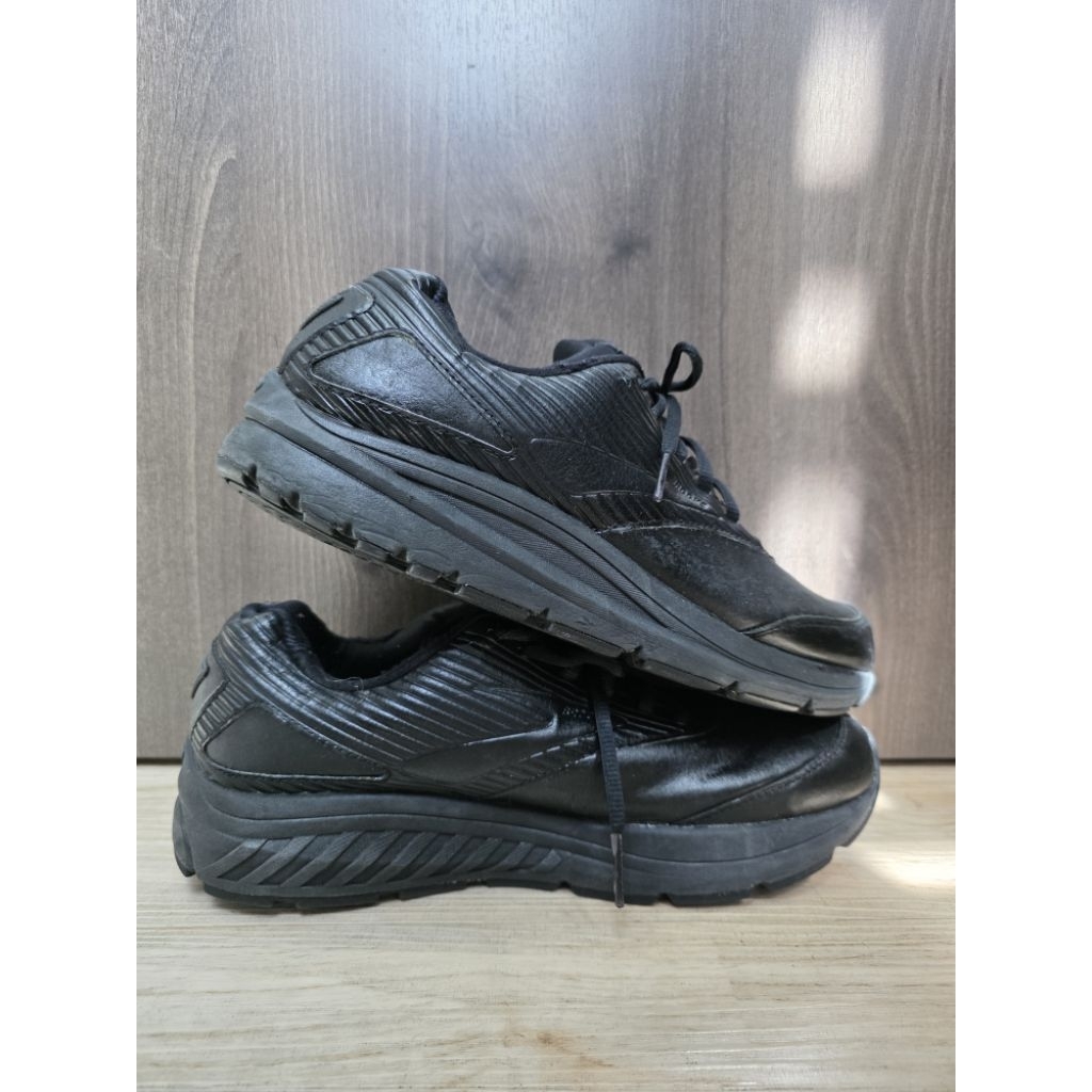 Used Brooks รองเท้ามือสองของแท้ หนังดำ ขนาด 44/28