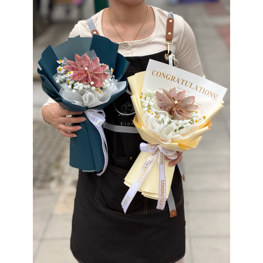 [ช่อพับดอกไม้ธนบัตร] ช่อเปล่า 10 ใบทรงดอกไม้เกสรมุก  ของขวัญรับปริญญา ปัจฉิม วันเกิด