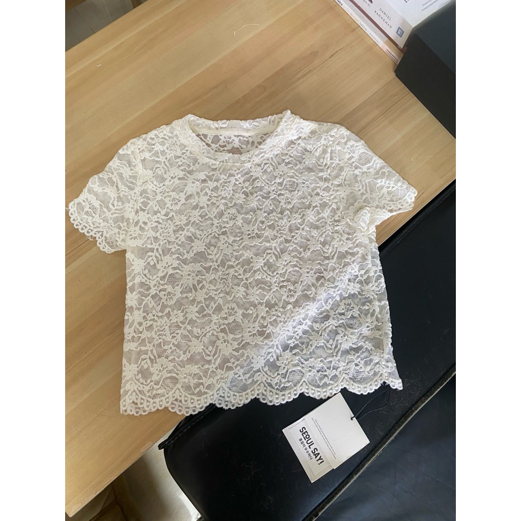 พร้อมส่งเลออเสื้อครอปลูกไม้ ทอฉลุแบบลายซีทรู ผ้านิ่ม ใส่เป็นเซท คู่กับกางเกงลูกไม้