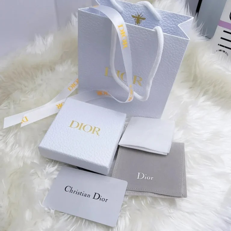 เชตกล่องใส่เครื่องประดับแบรนด์ CD กล่อง ถุงกระดาษ ถุงผ้า ริบบิ้น สินค้าพร้อมส่ง ราคาถูก สินค้าได้ตามภาพ