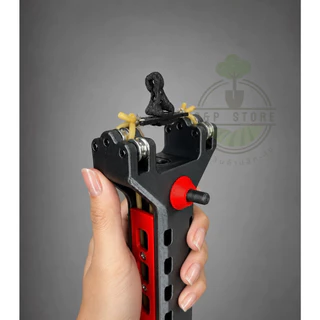 หนังสติ๊กพลาสติก รุ่น 3D สีเทา-เเดง ยาง 4 เส้น ปุ่นกดโหลดอัตโนมัติ แม่เหล็กดูดลูกติดที่สาย แม็กใส่ได้12ลูก งานพิมพ์ 3D