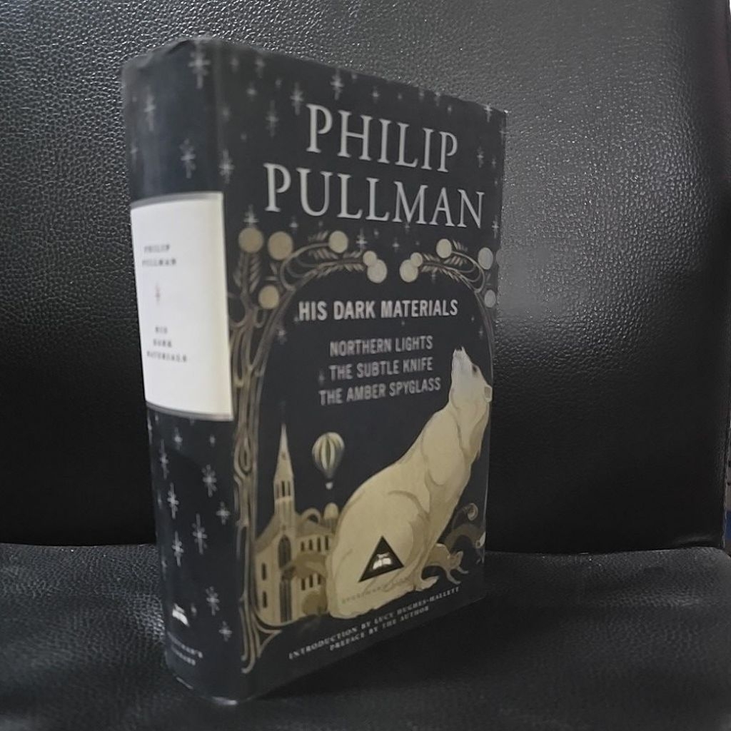 (M1)(หนังสือภาษาอังกฤษพร้อมส่ง) PHILIP PULLMAN HIS DARK MATERIALS ปกแข็ง