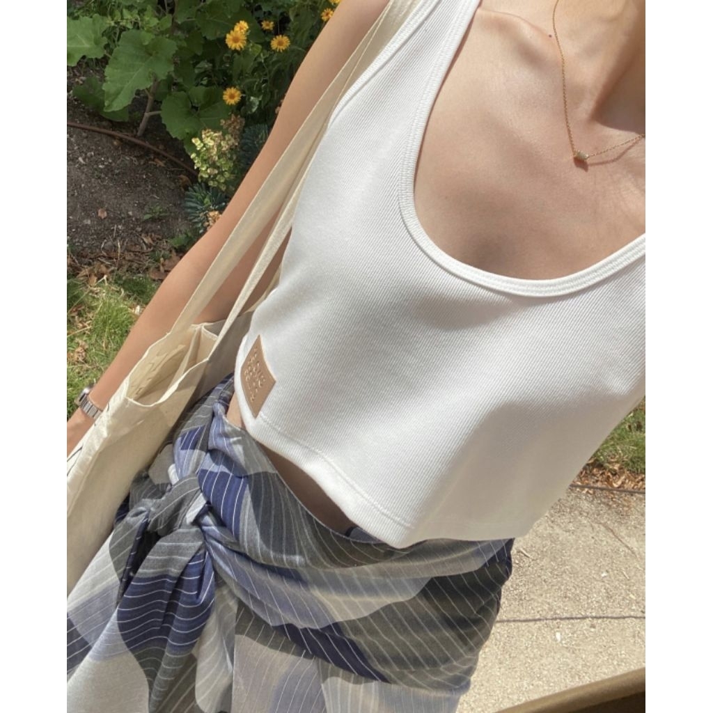 เสื้อครอปสีขาว Fellow Crop Top จาก 5pm.sun