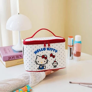 กระเป๋าใส่เครื่องสำอางค์ทรงกล่อง Kitty สินค้าลิขสิทธิ์แท้💯💯💯 ขนาด 22x14x13 cm มี 5 สี ราคา 319 บาท