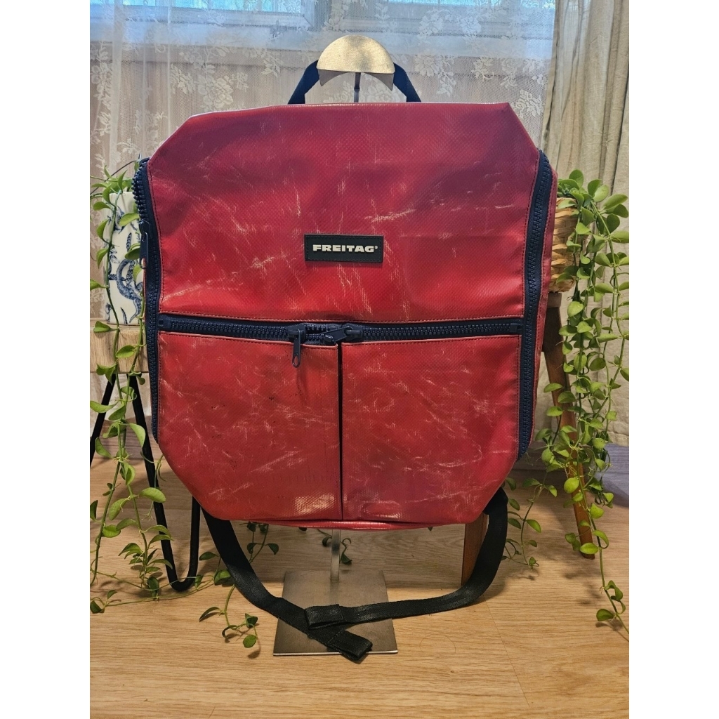 Freitag F49 fringe กระเป๋ามือสองของแท้100% ใบเดียวแดงแรงฤทธิ์ เที่ยวได้ทุกที่ทั่วโลก