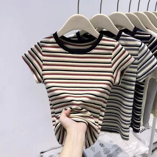 เสื้อยืดแขนสั้นลายทางสไตล์ใหม่สำหรับฤดูร้อน ทรงเข้ารูปช่วงไหล่ตรงช่วยให้ดูผอมเพรียว คอทรงกลม เนื้อผ้าบางเบา เสื้อผู้หญิง