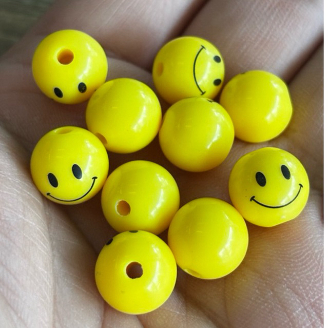 ลูกปัดหน้ายิ้ม ขนาด 10 มิล ห่อละ 50 บาท สีสวย