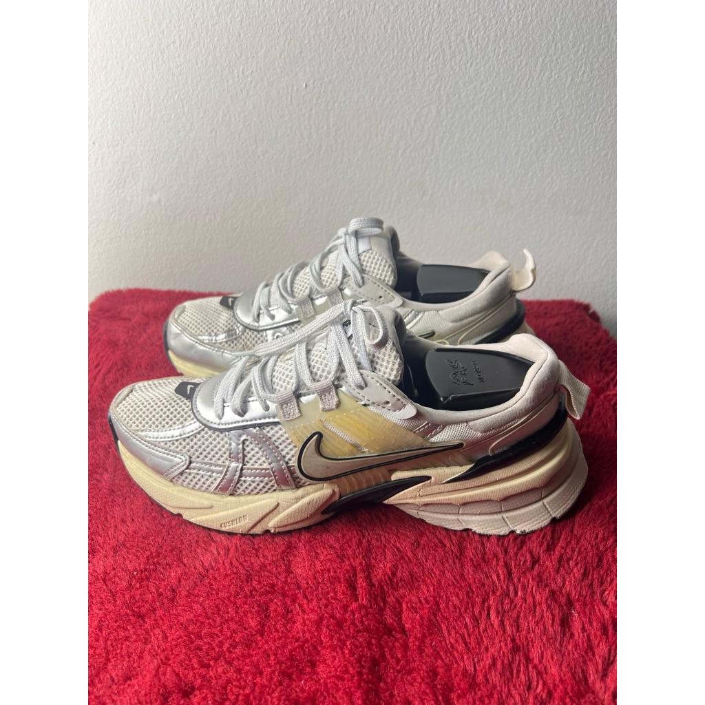 Nike v2k run แท้ สภาพ80%+(ราคาห้าง7-8พัน)ไซร้42(26.5cm)