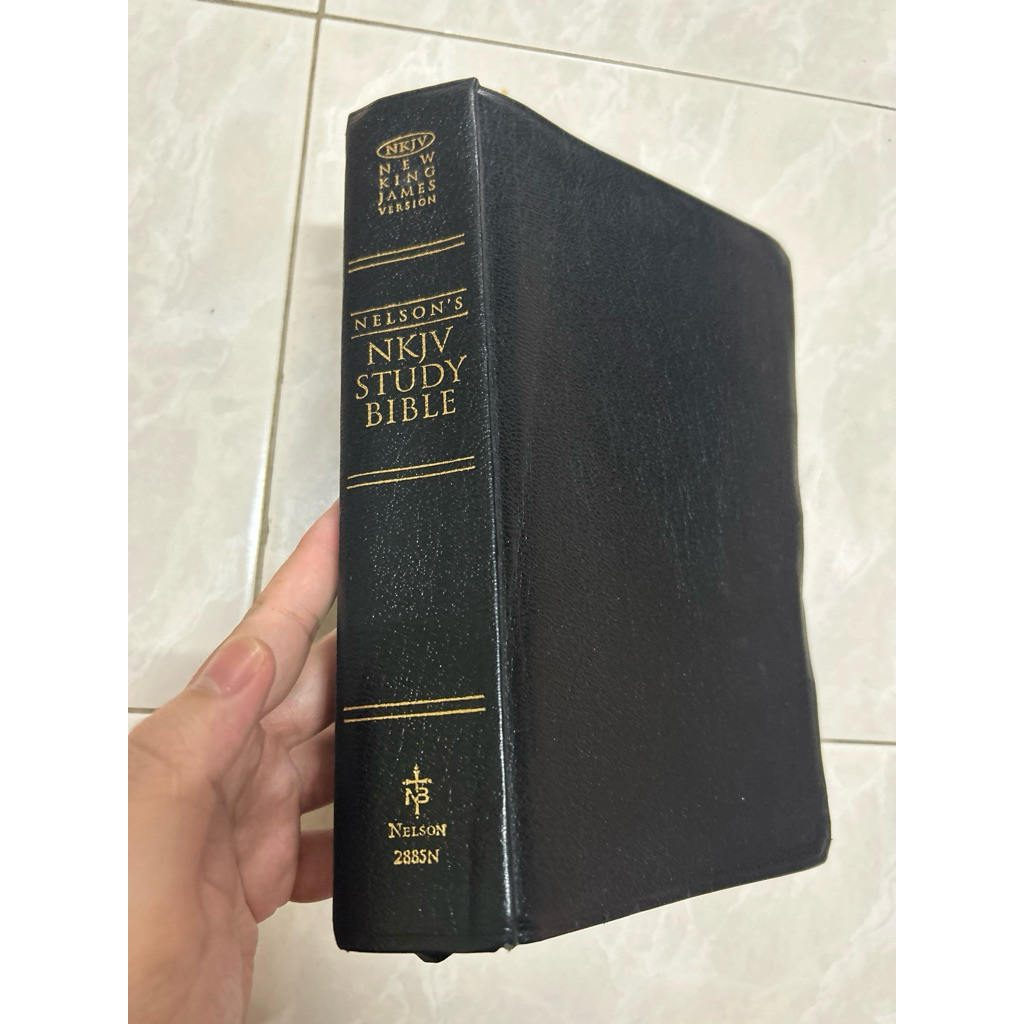 Nelson's NKJV Study Bible (New King James Version) มือสอฃ