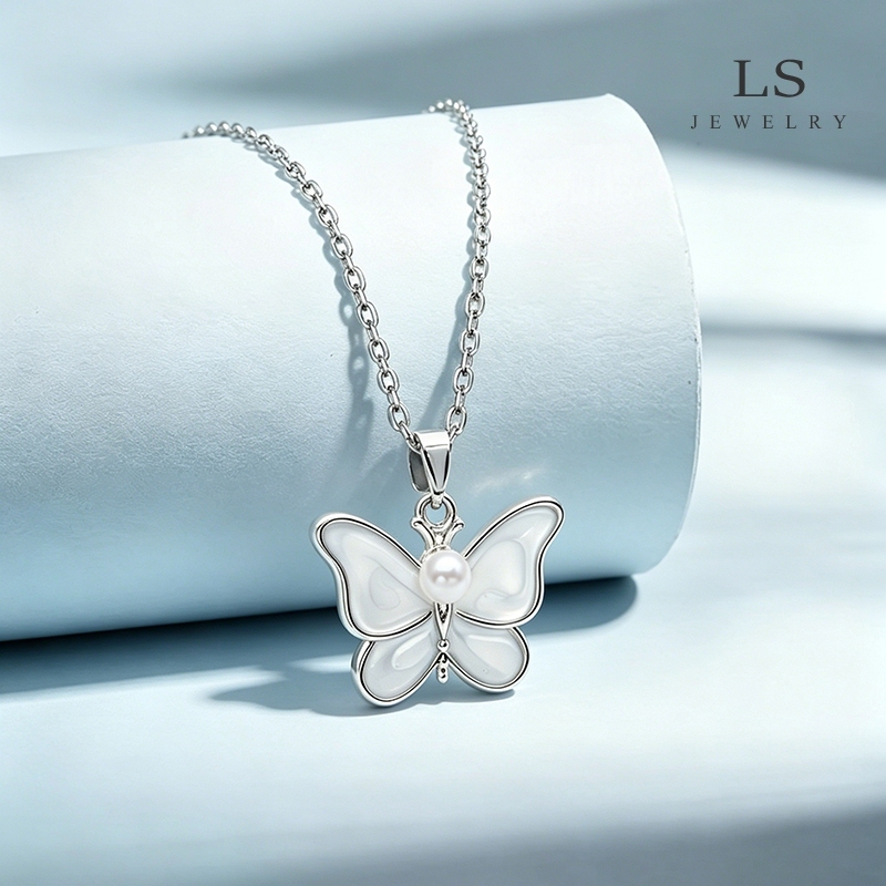 LS สร้อยคอแฟชั่น สร้อยคอเงิน สร้อยคอผีเสื้อ จี้ผีเสื้อประดับมุก เครื่องประดับสตรีใส่ได้ทุกโอกาส n2493