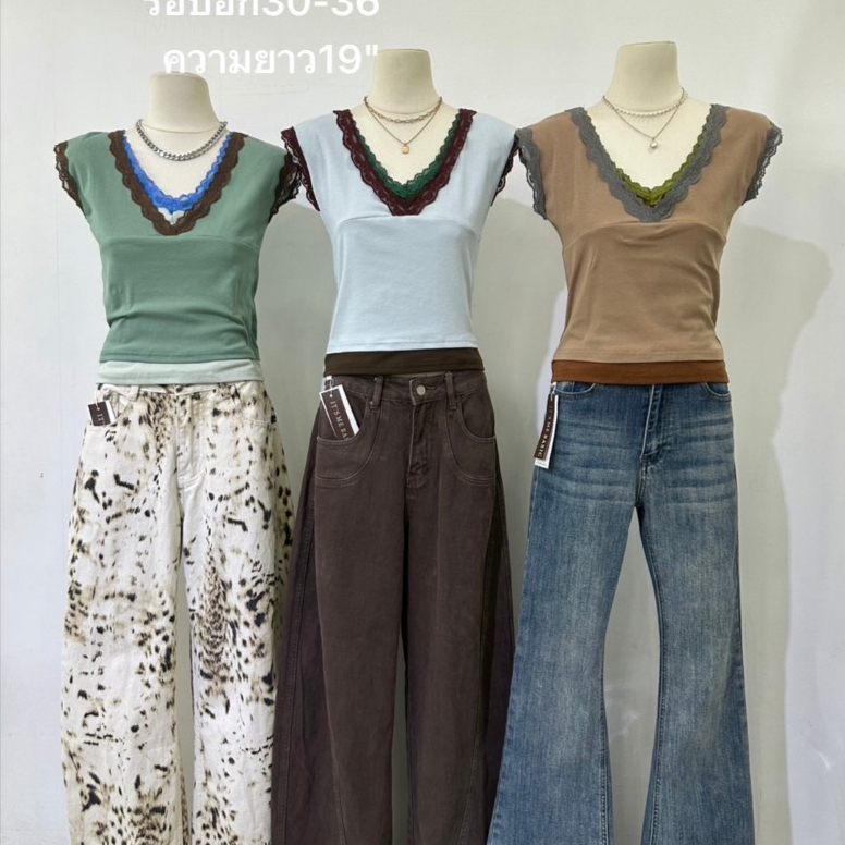A1098 เสื้อยืดแขนสั้นเข้ารูป ดีเทลลูกไม้ซ้อนช่วงคอ เพิ่มความน่ารักแบบมีเลเยอร์