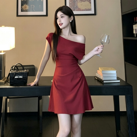red dress ชุดเดรสผู้หญิง แฟชั่น เดรสสั้น รัดรูป ปาดไหล่ ลุคคุณหนู เซ็กซี่ ออกงาน แฟชั่นเกาหลี