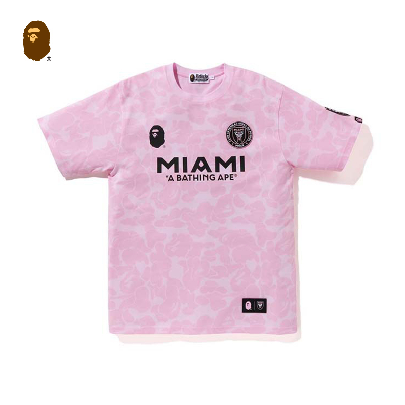 【BAPE】🇯🇵 พร้อมส่ง/เสื้อ BAPE 2025 Camouflage Sports Short-sleeved T-shirt เสื้อยืดพิมพ์ลายตัวอักษร A