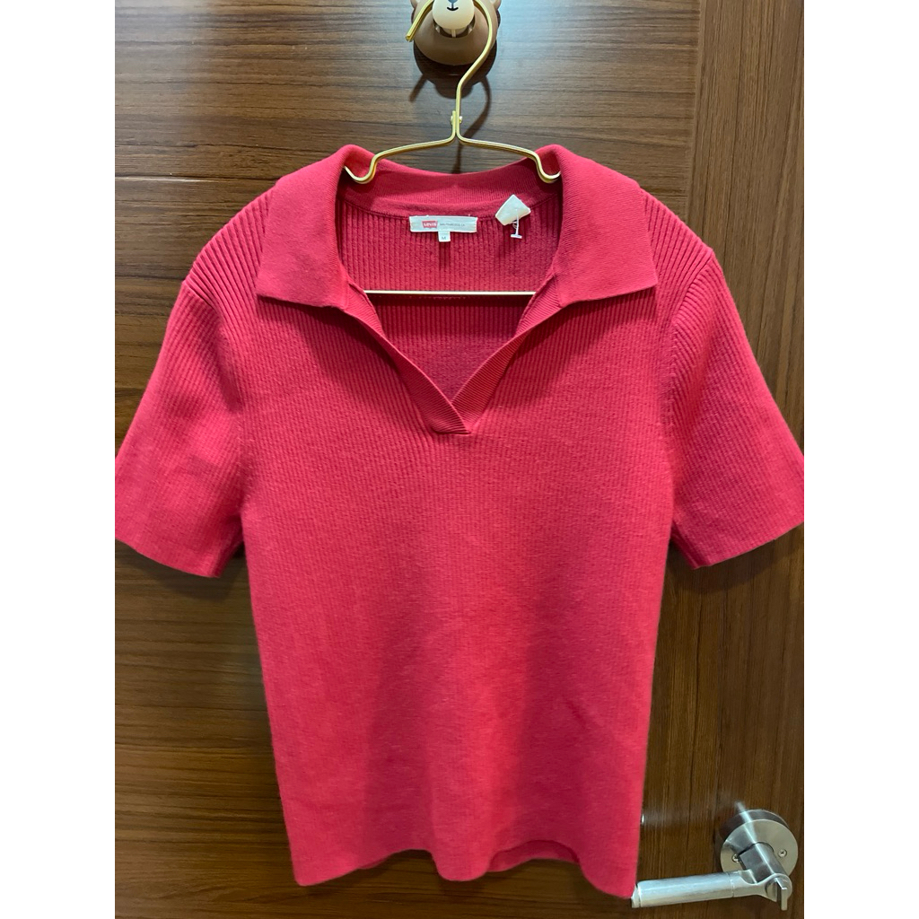 เสื้อคอปกไหมพรม Levi’s แท้💯(used)ผ้ามีน้ำหนัก ไซร์M ใส่1ครั้ง ส่งต่อพร้อมถุง