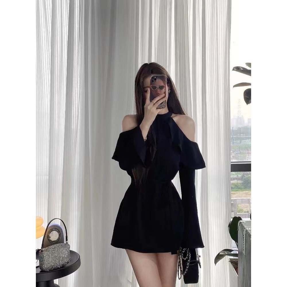 GHAOHES   👗👗 เดรสแขวนคอเปิดไหล่ กระโปรงเสื้อแขนยาวขอบบัวบาน🎀🎀 11006 - รูปที่ 2