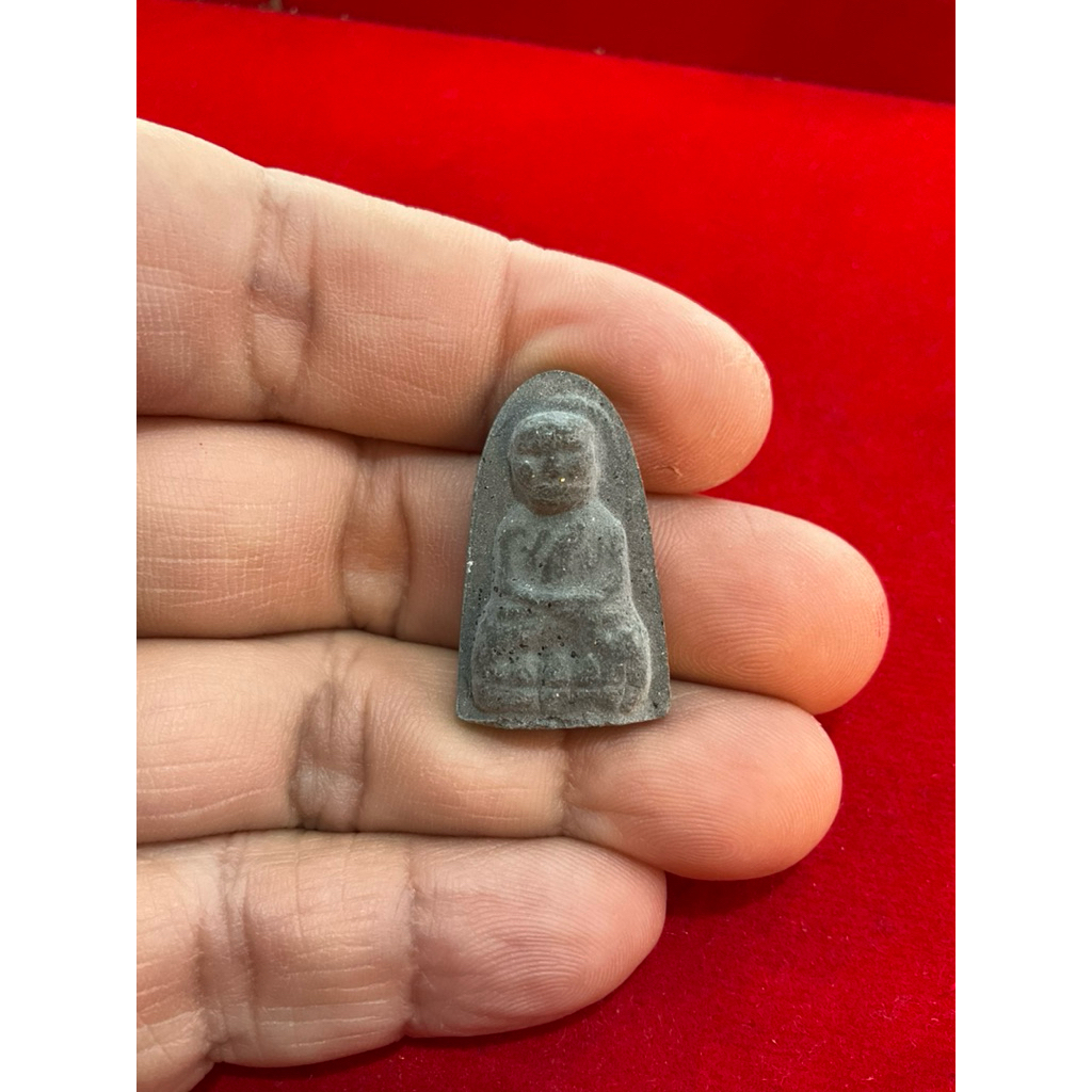 No1576 หลวงปู่ทวด พิมพ์พระรอด รุ่น 111 ปี กระทรวงแรงงาน ปี 2540 เนื้อว่าน