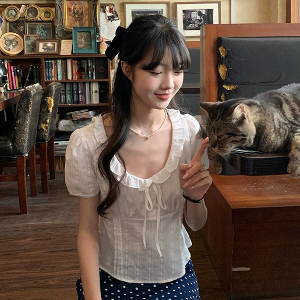 Somedays l🐰Unnie Blouse🐰 WG.WE🇰🇷 เสื้อฉลุลายลูกไม้ ฟีลสาวหวานสาวลูกคุณ แต่งระบายเล็กๆ