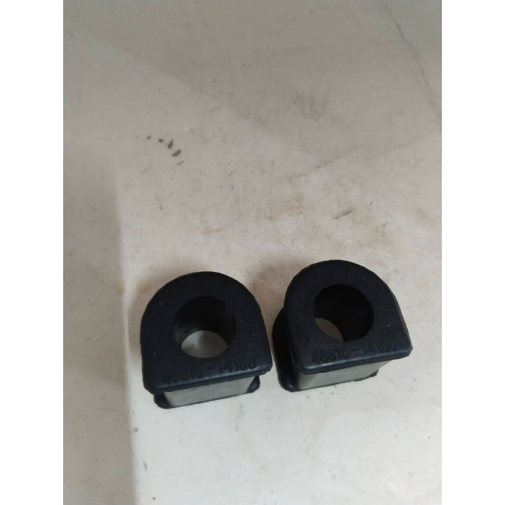 ลูกยางกันโคลงหน้า 48815-14150 TOYOTA TT 140 141 โตโยต้า รูใน 21 มิล ยาว 40 มิล กว้าง 40 มิล 2ชิ้น รา