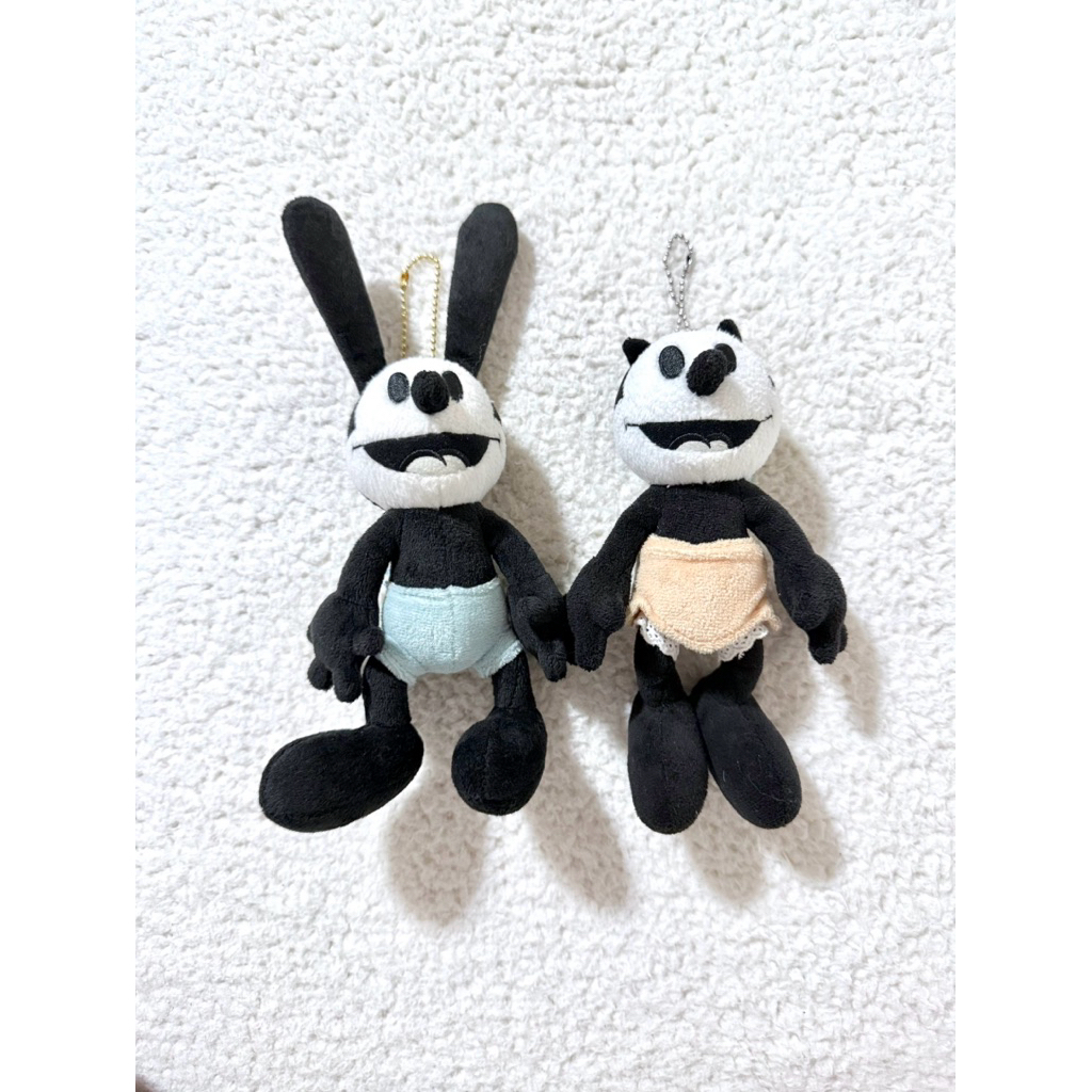 พวงกุญแจเข็มกลัดคู่ Oswald 🩵 The lucky rabbit