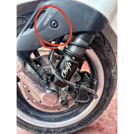 น๊อต บังโคน vespa.ตรงกระบอกโช๊คหน้าแบบ 1 ตัว.เงิน.ทอง.ไทเท