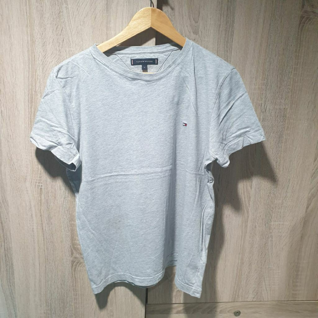 เสื้อยืด TOMMY HILFIGER สีเทา ของแท้มือสอง