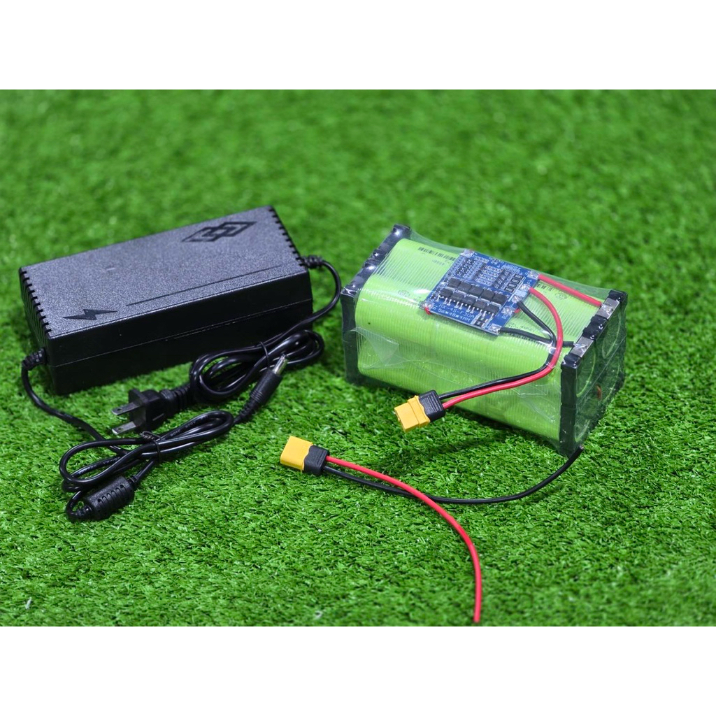 แบตลิเธียม 4s (2×2) +ชุด ชาร์จ 12.8v - 14.6v 15,000mah. LiFePO4 32140 15Ah. แบตเตอรี่ แบตเตอรี่diy เ
