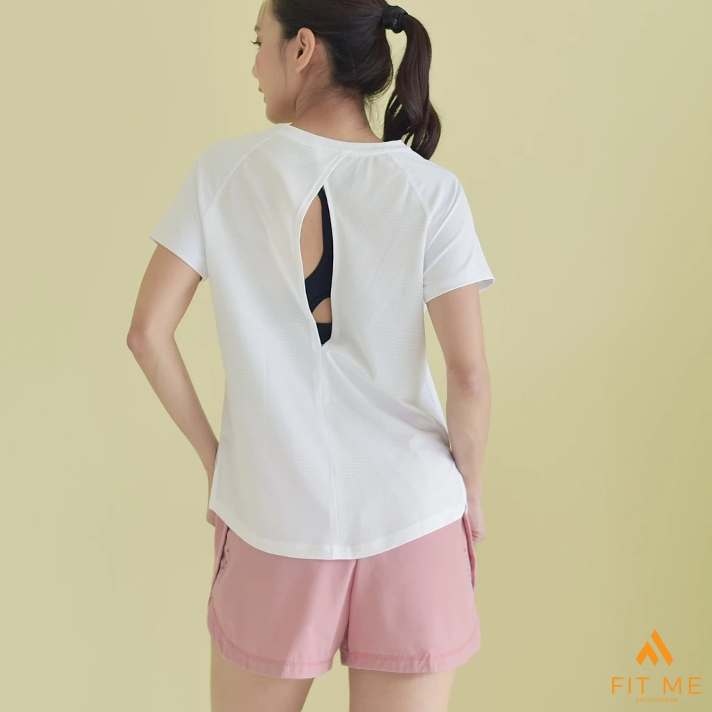 Softly Tee เสื้อกีฬาแขนสั้น เสื้อวิ่งผู้หญิง ทรงปล่อย ดีไซน์ผ่าหลัง ผ้าบางเบา แห้งไว FitMeSportswear
