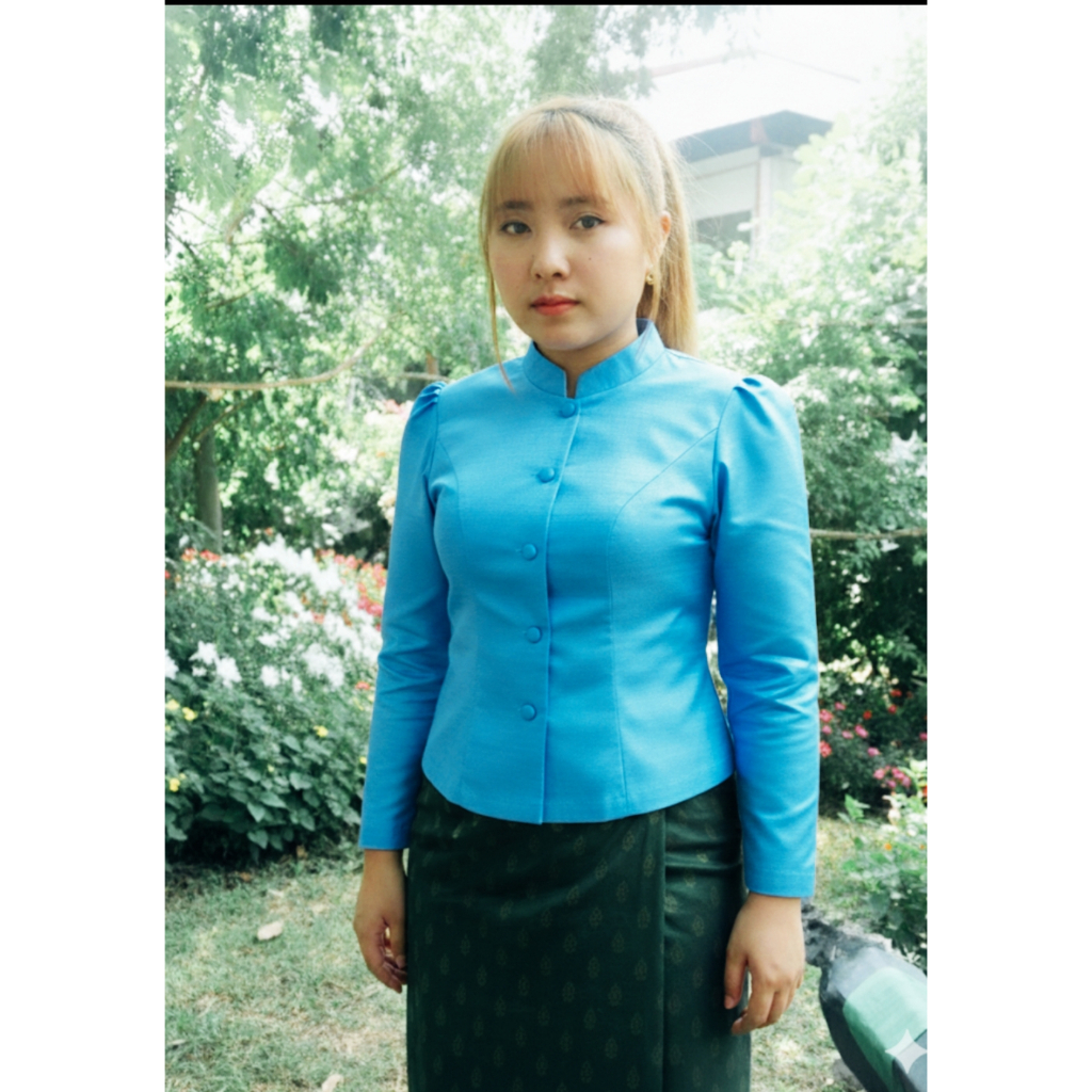 เสื้อไหมลาวสีฟ้าทรงจิตรลดา