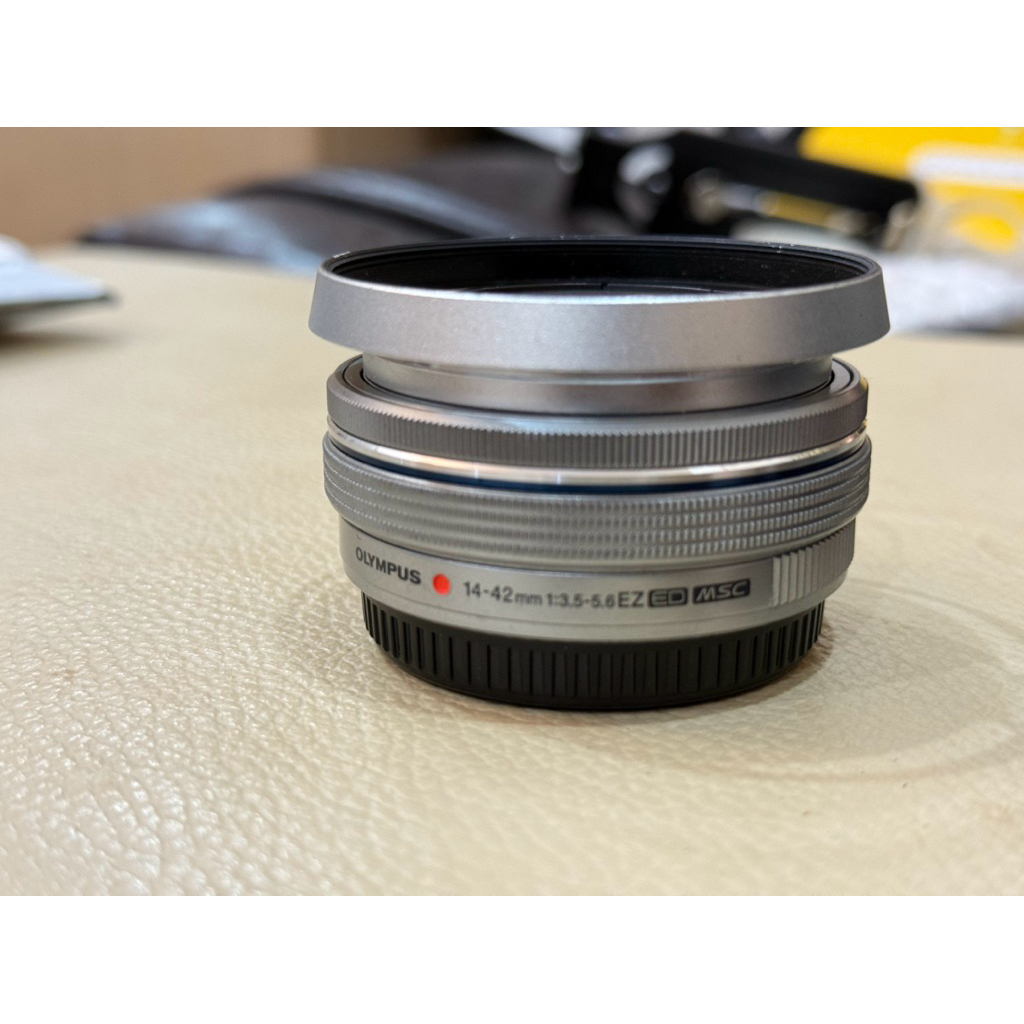 Lens Olympus 14-42mm f3.5-5.6 (use) แถม เลนส์ มือหมุน 35mm f1.4