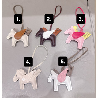ม้าพียูพรีเมี่ยม h pegasus charm งานพร้อมส่ง