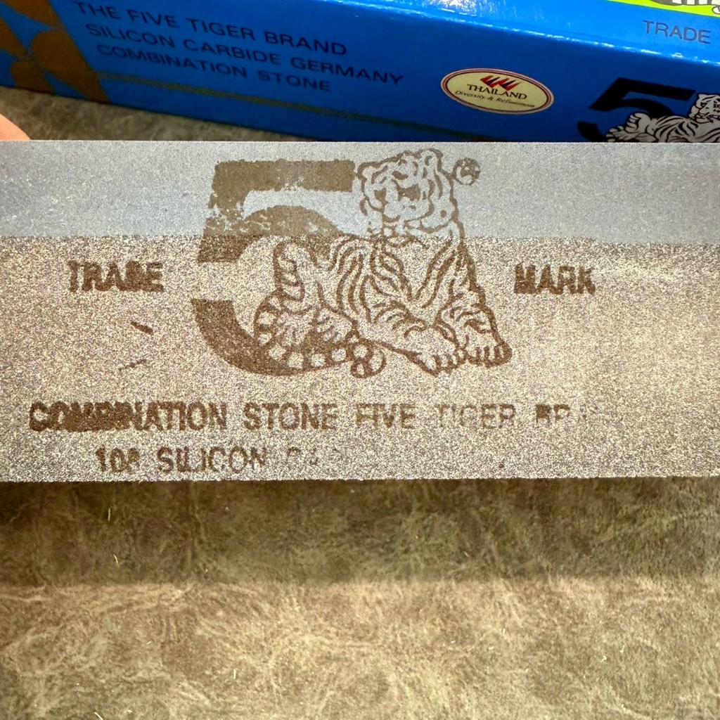 shopee preferred plusหินลับมีด ตรา 5เสือ ขนาด 8x2x1, 8x3x1, 8x3x2นิ้ว, สีแดง, สีฟ้าทอง, สีฟ้าขาว, สีดำ ที่ลับมีด หินฝนมี - รูปที่ 3