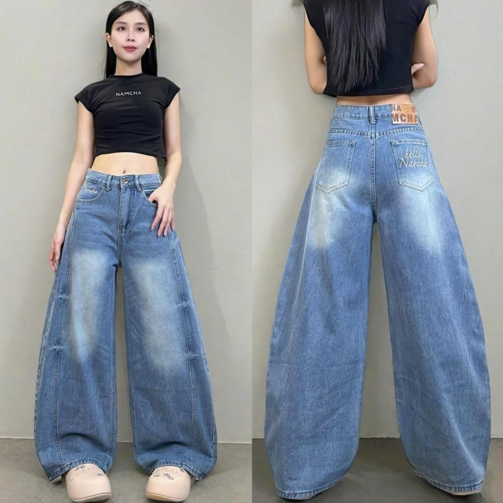 NAMCHA กางเกงยีนส์ทรงบอลลูนเอวสูง สียีน เเต่งเฟด 2919