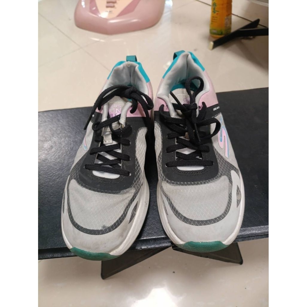 Skechers GOrun Pulse. รองเท้ามือ2