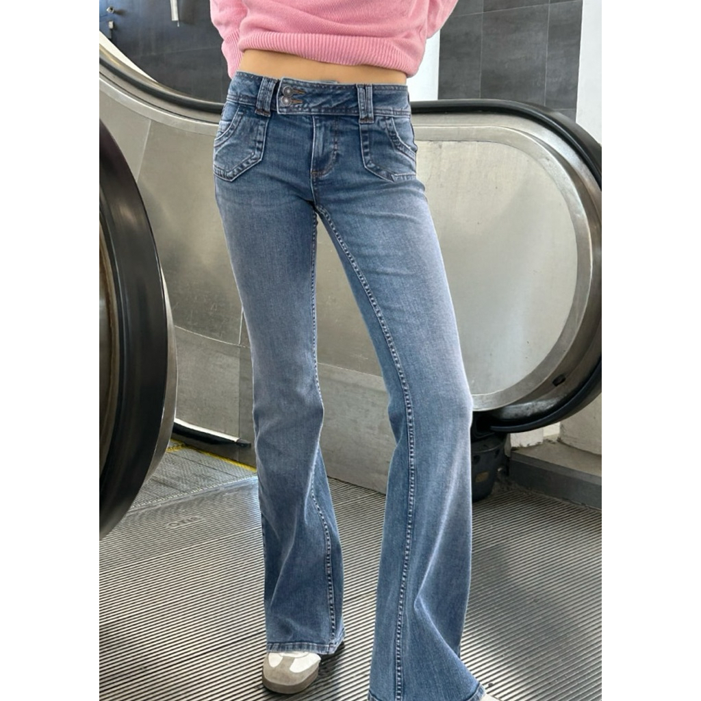 Subdued Double-Button Flared Jeans 🛼