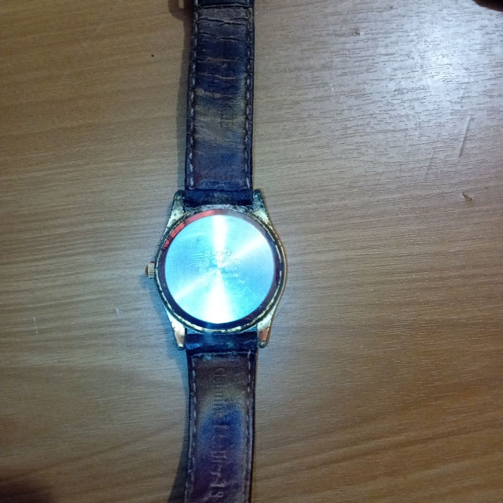 งานช่างนาฬิกาข้อมือผู้หญิงcasioสายหนังสีน้ำตาลงานเปลี่ยนสายใหม่กับใส่ถานเอาใช้งานได้