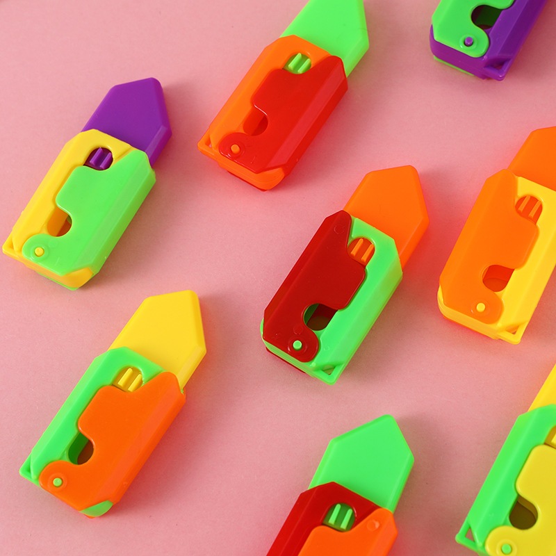 มีดแครอท มีดของเล่น มีดเรืองแสง มีดเนิร์ฟพับได้ ของเล่นคลายเครียด แบบยืดหดได้ ไร้คม เรืองแสงได้